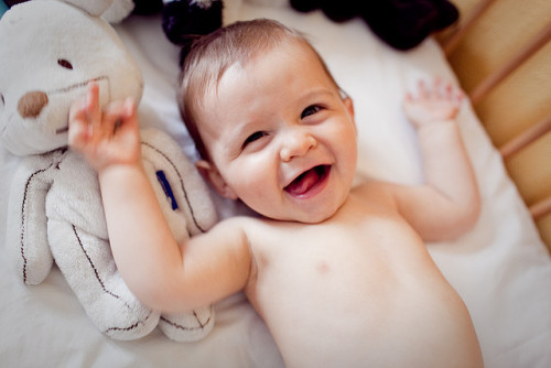 wonderfulworldofbabies:  Happy baby! 