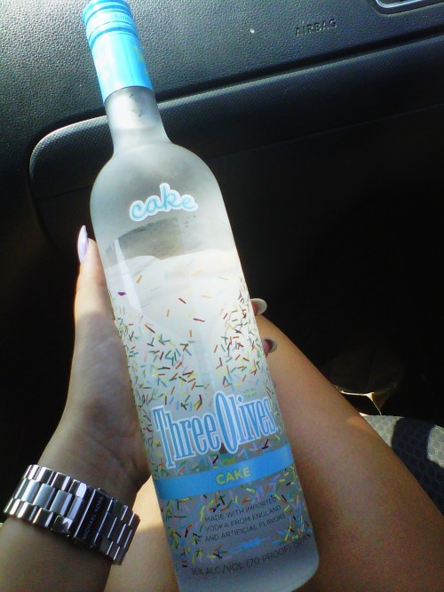bbellaxxo:  cake cake cake cake cakee