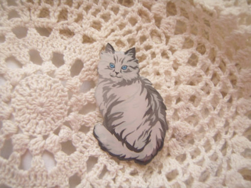 Meow. Brooch available at https://www.etsy.com/listing/104482395/white-cat-brooch