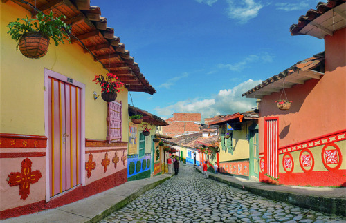 visitheworld:Colorful streets of Guatapé in Antioquia, Colombia (by Alejandro Osorio Agudelo).// ]]]