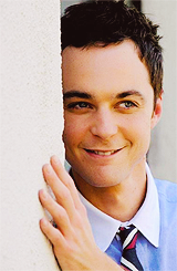 keyxstreet:  9 photos of Sheldon Cooper/Jim Parsons requested by skiin-to-bone 