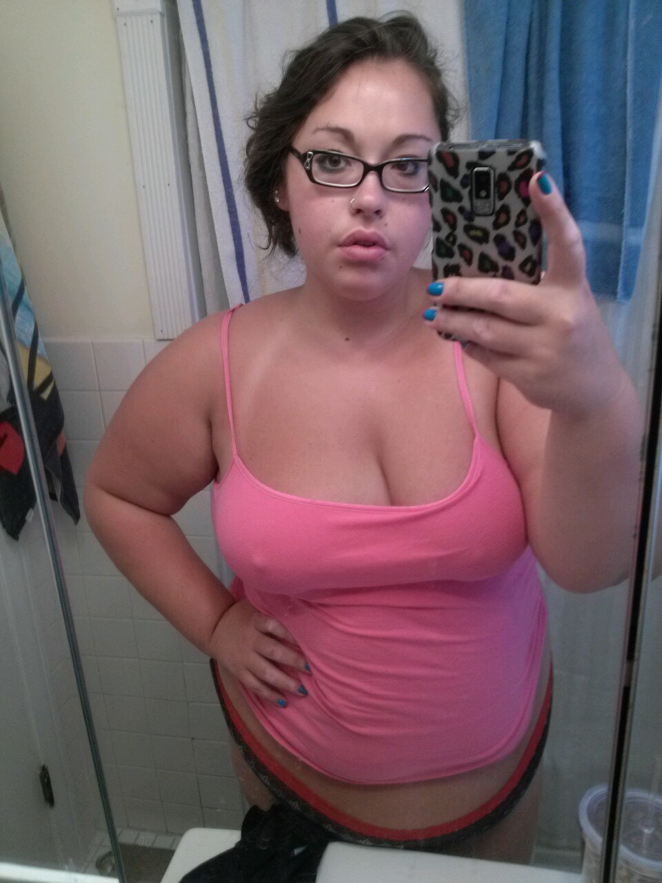 lovesbiggirls:  DAMN she looks SO GOOD! thatcutelittlemonster:  Do I look hungover?