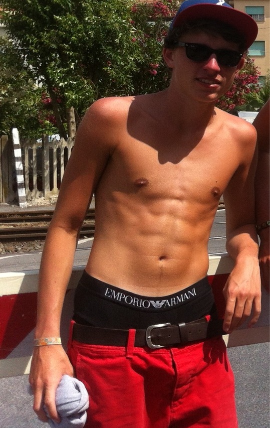 heylittleslut:  heylittleslut:  skate,girls,boys,random blog   miss the summer 