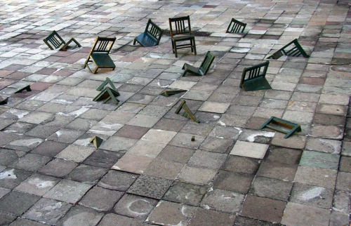 suvaco-de-cobra:  alecshao:  Ivan Puig - Artificial Growth, 2008  Isso lembra muito Jumanji. 