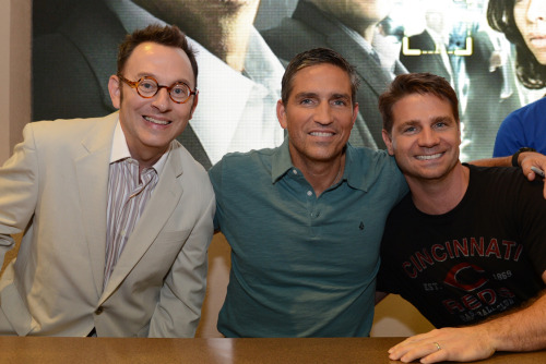 thepurplejunkie:catladylexi:magicb0x:jjlowe58:COMIC-CON 2012: PERSON OF INTEREST SIGNING (© WBEI. Al