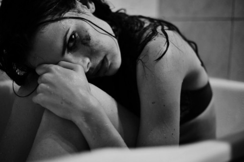 umadoosedesuicidioo:  Vou ficar sozinha, vou pensar em tudo, vou chorar, sentar e