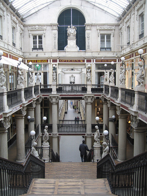 Passage de Pommeraye in Nantes, France (by bwmarvin).