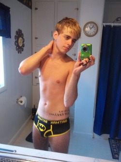 cuteguyss:  http://myloveneedsfaith1.tumblr.com/  any guy who wears batman is automatically awesome in my books.