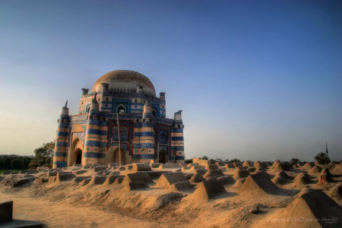 paksarzameen-blog:Uch or Uch Sharif is located in 75 km from Bahawalpur in Punjab province, Pakistan