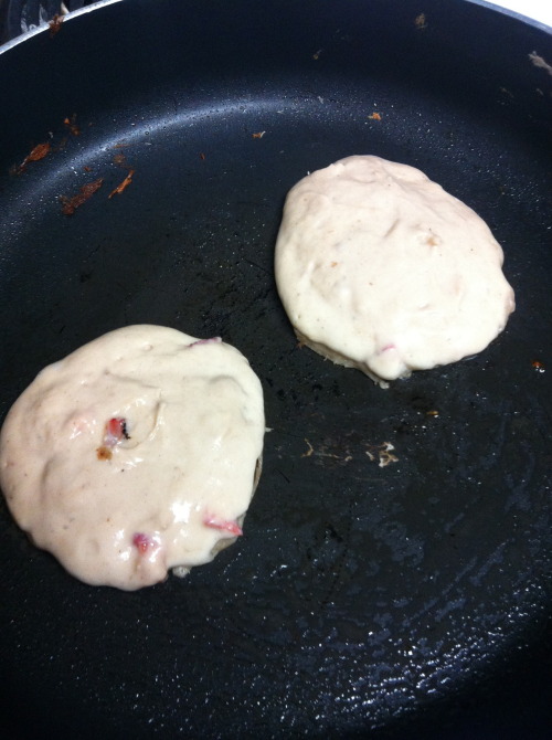 ladyhippie: thehealthjourney: Greek Yogurt Panacakes You will never eat normal pancakes again! These