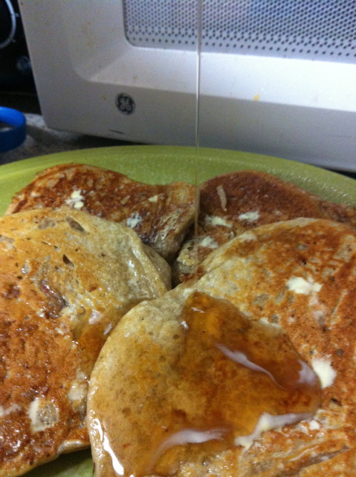 ladyhippie: thehealthjourney: Greek Yogurt Panacakes You will never eat normal pancakes again! These