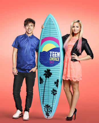 kevinmchale-news:  TEEN CHOICE 2012: GLEE Cast member and singer Kevin McHale and Singer, actress an