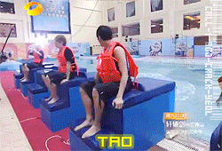 angeliccrosses:  call-1-800-crack-yeol:  transformation actually  literally rolling
