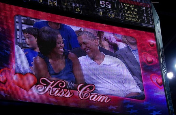 apsies:  Barack and Michelle’s kiss cam moment. Adorable. 