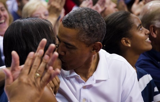apsies:  Barack and Michelle’s kiss cam moment. Adorable. 