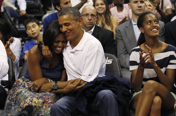 apsies:  Barack and Michelle’s kiss cam moment. Adorable. 