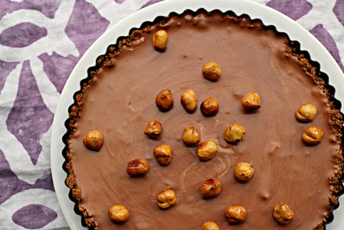 foodopia:chocolate mousse tart with hazelnuts: recipe here