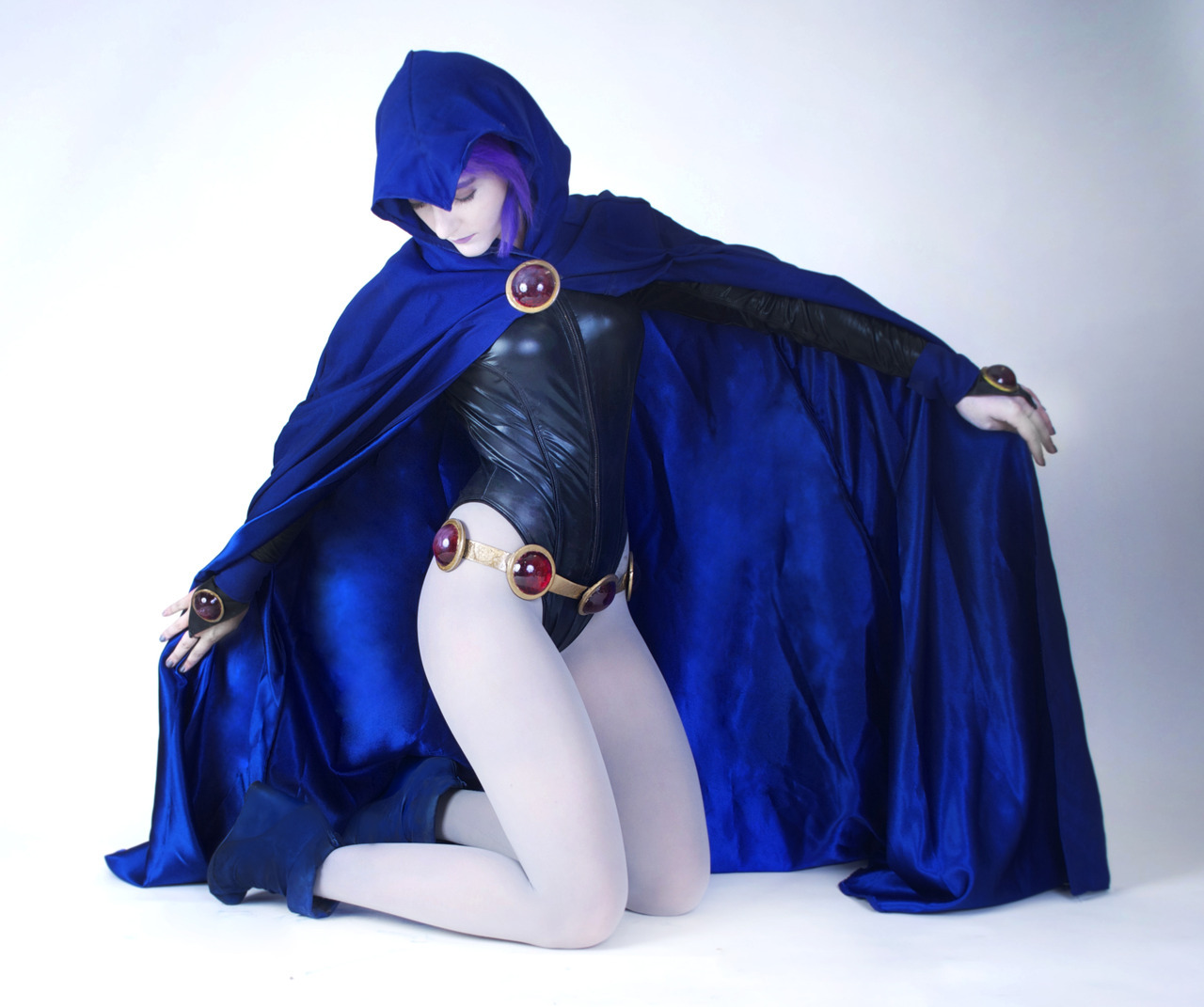 thefingerfuckingfemalefury:  Oh, this is such a beautiful cosplay of Raven! &lt;3