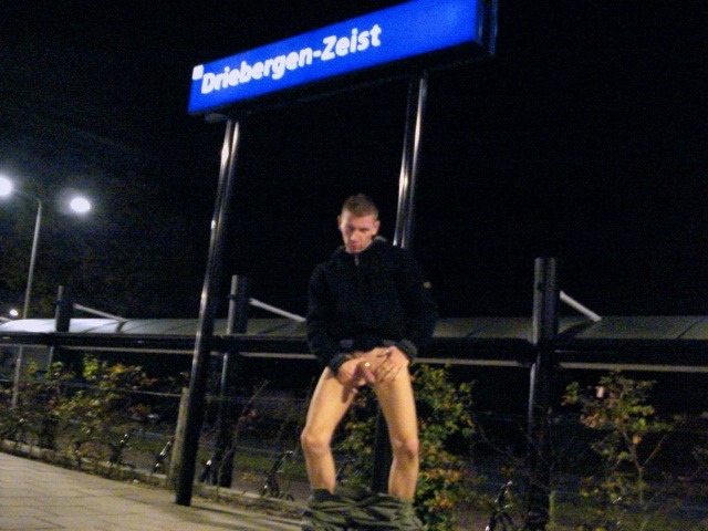 meindunklesleben:  stephanhh:  Fuckin’ hot pics in collaboration between Richard and Stephan!