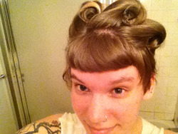 appledress:  babrahamlincoln:  If I can’t ever get my hair to do this again, here is proof that it happened once.  OH MY GOD I LOVE IT AND YOUUUUU  AHHH MY CUTIE PATOOTIE HOUSEMATE &lt;3