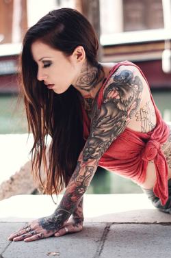 fuckyeahgirlswithtattoos:  Gogo Blackwater