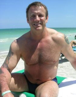 hellooodaddy:  campusbeefcake:  DILF  Getyer