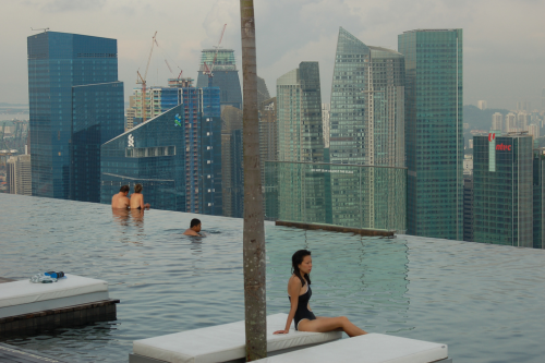 lickystickypickywe: No no no no no no.Infinity pool in Singapore at the Marina Bay Sands hotel. 