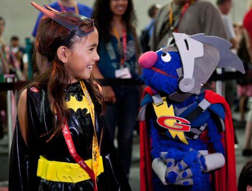 Sesame Street performer Eric Jacobson and Super Grover 2.0 stopped by Comic Con 2012. From the 