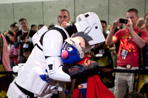 Sesame Street performer Eric Jacobson and Super Grover 2.0 stopped by Comic Con 2012. From the 