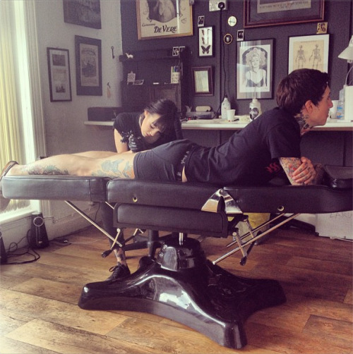 witch-bitchh: Is that Hannah and Oli?