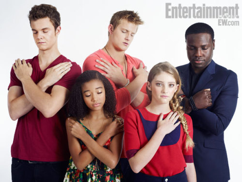 mavieenlair:Jack Quaid, Amandla Stenberg, Alexander Ludwig, Willow Shields and Dayo Okeniyi of Hunge