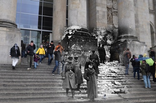 designcloud:The Ghosts of World War II by Sergey LarenkovTaking old World War II photos, Russian pho