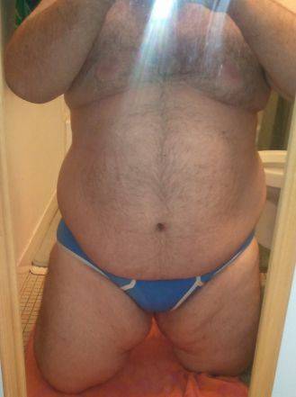 speedochubby:  Not a Speedo, but still hot pumaxl:  Hefty noms  