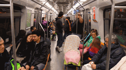 Porn gonzaloohidalgo:  Metro en Movimiento | Santiago, photos
