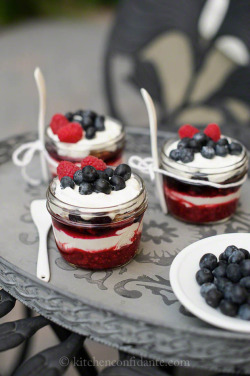 phoods:  (via Kitchen Confidante » Berry Crisp Parfaits) 