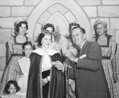 &ldquo;Shirley Temple told the story of Sleeping Beauty during the official opening of the interior 