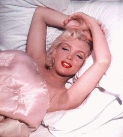 ladylikeladyofficial:  Marilyn Monroe- c.1952