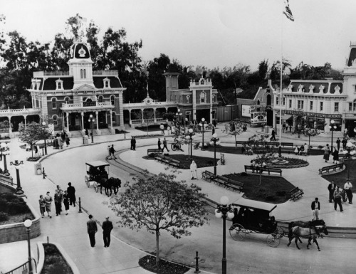 View of Disneyland&rsquo;s Town Square, facing City Hall. Two horse-drawn carriages are seen on the 