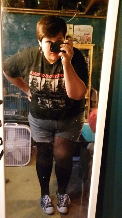 Love the hair and the shoes.  Casual and hot. fuckyeahchubbyfashion:fat girl with short hair here! I