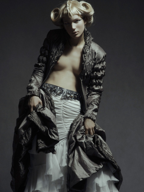 Ad Campaign: MorfiumSeason: Autumn Winter 2011Models: Marijana |Fox|, Andjela |Fox|, 