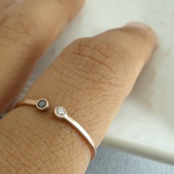 brandnewsupergirl:  whoknewlou:  His and Her birthstone ring.I would want something like this. Be it a promise/ engagement/ wedding ring, I think this would be perfect. :) Such a great idea!  I love this idea (: 