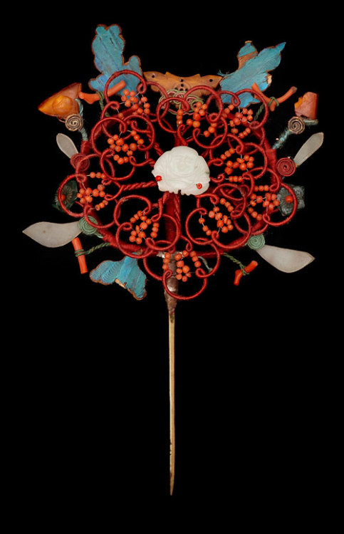 eastasianstudiestumbl: via chinese-opera. Assorted hair pins. Kingfisher inlay done in floral a