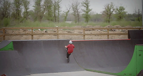 domolii:  totesyourmate:  Bmxer Nikulin Alexandr, My gif   (via imgTumble)