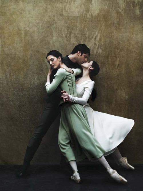 kinkypixie:  forabreathitarry:  Marcelo Gomes, Paloma Herrera, and Veronika Part in On the Dnieper choreographed by Alexei Ratmansky. Photo by Fabrizio Ferri.  Paloma ♥ 