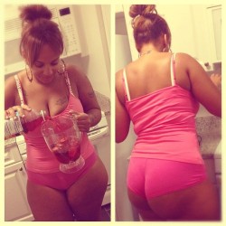 zumainthyfuture:  imapervert:  curvesincolor:  I need a sexy thick woman to make me some Kool Aide, LMAO.   Unf  Fuck yes. 