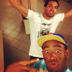 richhgiiirl:  flyhigh-diehigh:  Ha  they homies since they both hate Chris :x 