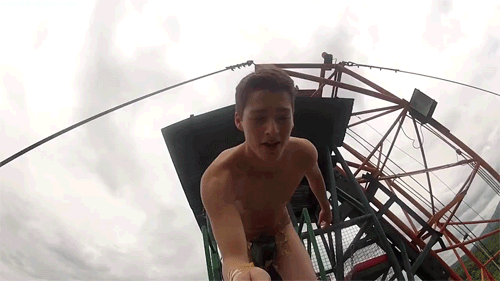 19crazyyears:  harriesking:  Finn protecting his wiener as he bungee jumps naked  I NEED THE VIDEO, NOW!!  Finny is so beautiful! xD 