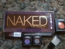 cr33pitreal:  MAC, urban decay, and smashbox giveaway: MAC mineralize blush in in solar ray (from heavenly creature collection - ว.50) MAC powerpoint eyeliner in engraved (ฟ) 2 MAC eye shadows in silver ring and parfait amour (ฟ each) MAC lipstick