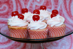 gastrogirl:  cherry almond vanilla cupcakes.