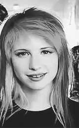 verayley:  Hayley Williams smile and laugh appreciation postRequested by: crushonparamore 
